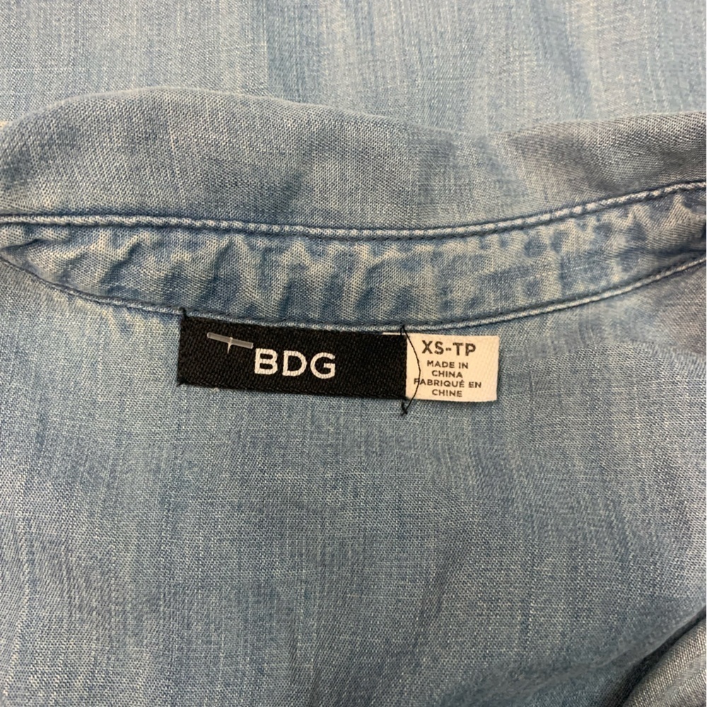 BDG women’s denim styled button down top - Picture 4 of 6